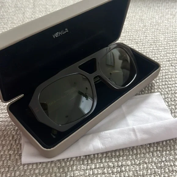 VEHLA River Geometric Sunglasses with box! - Picture 9 of 9